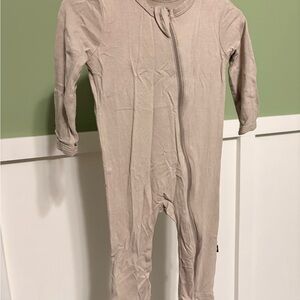 Kyte BABY Neutral Taupe Zip Footie